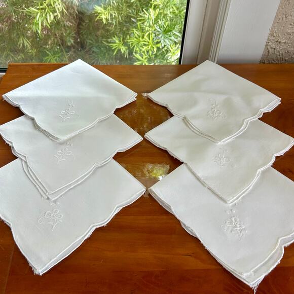 Vintage White Embroidered Cloth Napkins Set of 6 with Scalloped Edges - Picture 1 of 10
